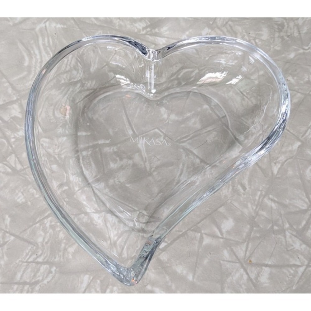 Mikasa Celebrations Heart‎ Shaped Glass Candy Trinket Dish Clear 6"x6"